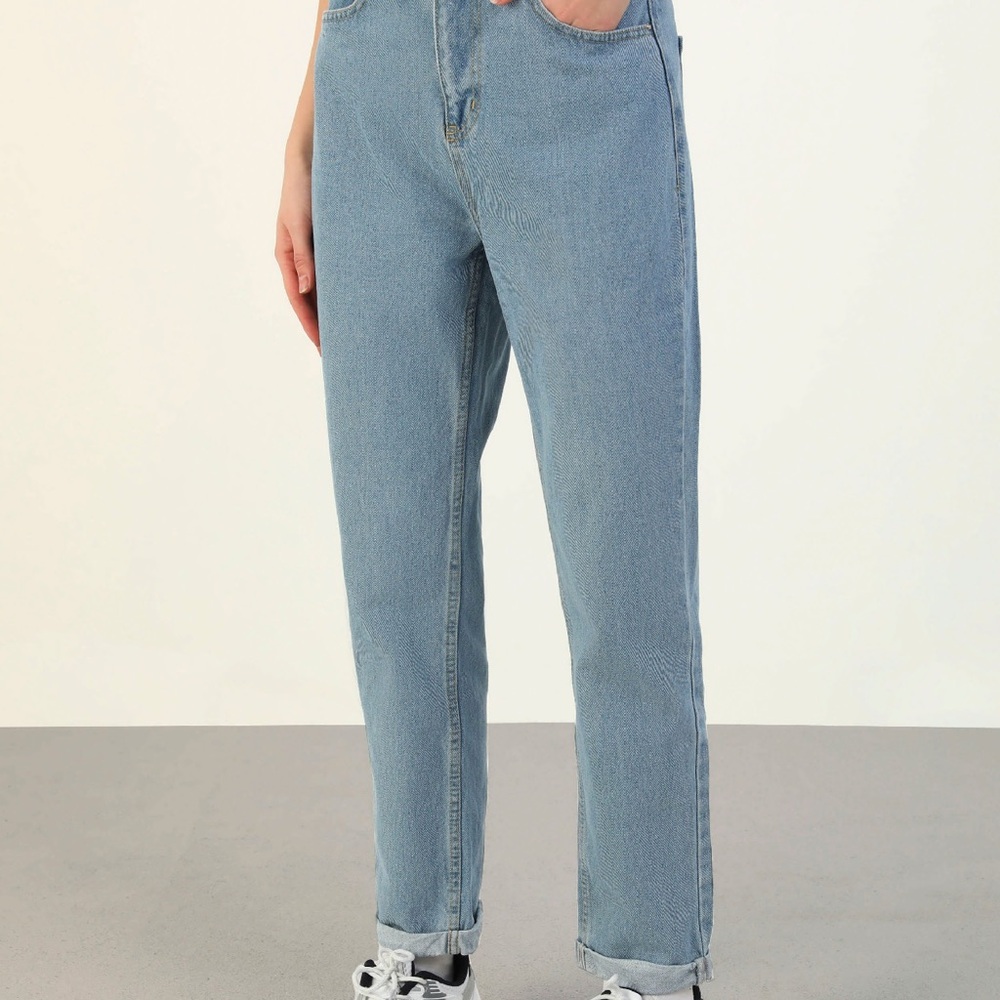 Stylish Light Blue Women's Straight Leg Jeans
